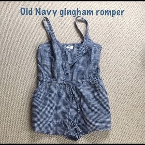 Old Navy gingham romper Large